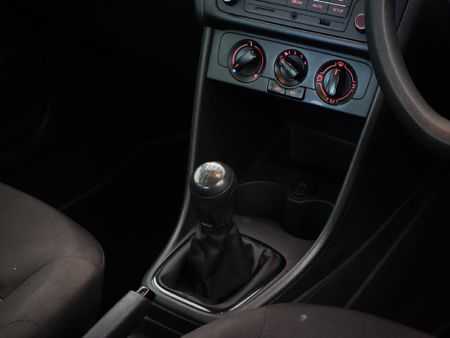 2020-Volkswagen-Polo-GP-14-Trendline_6