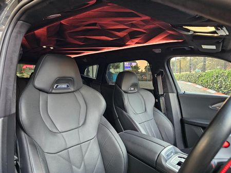 2024-BMW-XM-44-pHev_9