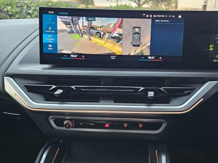 2024-BMW-XM-44-pHev_10