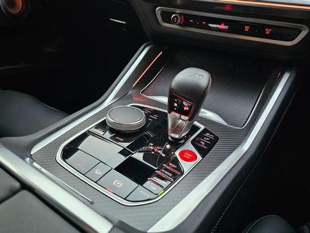 2024-BMW-XM-44-pHev_11