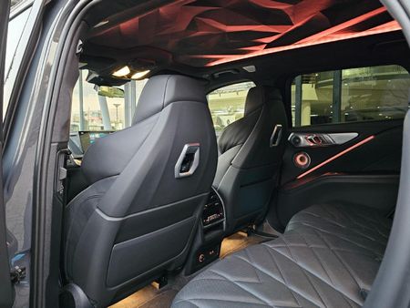 2024-BMW-XM-44-pHev_12