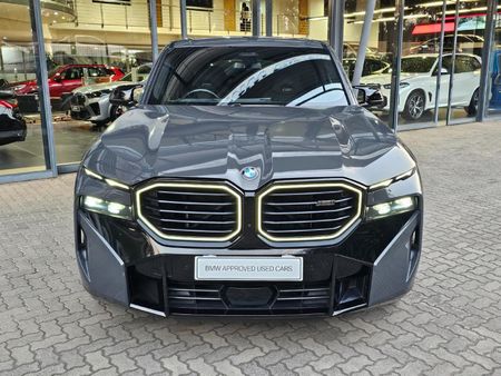 2024-BMW-XM-44-pHev_1