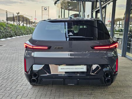 2024-BMW-XM-44-pHev_3