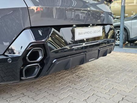 2024-BMW-XM-44-pHev_4