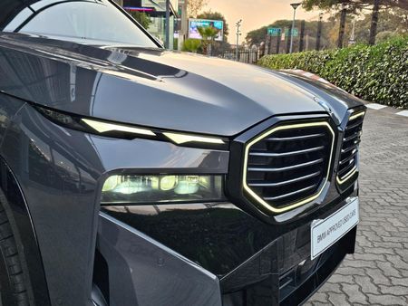 2024-BMW-XM-44-pHev_7