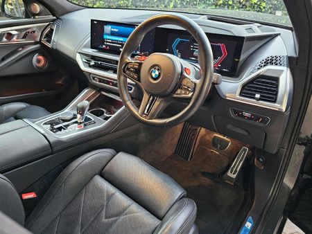 2024-BMW-XM-44-pHev_8