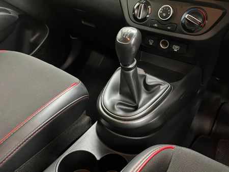 2024-Hyundai-Grand-i10-10-Motion_20