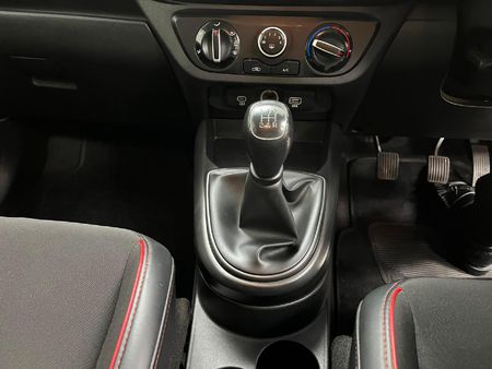 2024-Hyundai-Grand-i10-10-Motion_21