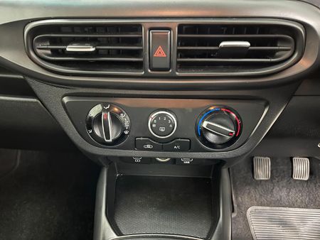 2024-Hyundai-Grand-i10-10-Motion_23