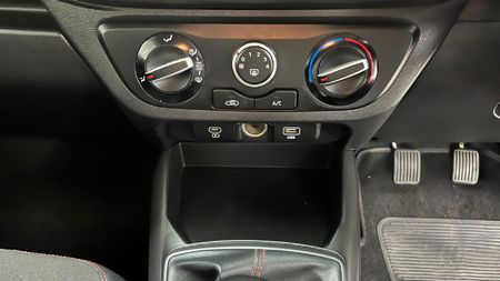 2024-Hyundai-Grand-i10-10-Motion_22