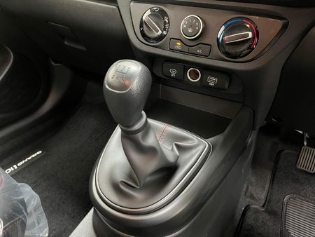 2026-Hyundai-Grand-i10-10-Motion_22