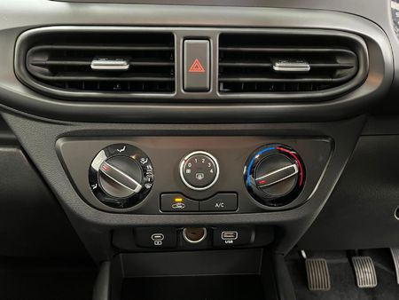 2026-Hyundai-Grand-i10-10-Motion_24