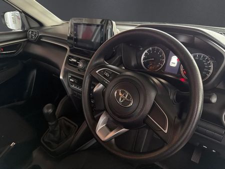 2025-Toyota-Urban-Cruiser-15-XS_10