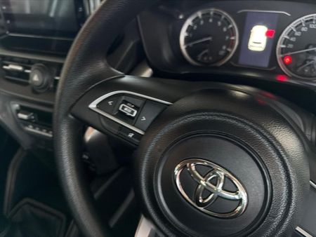 2025-Toyota-Urban-Cruiser-15-XS_15
