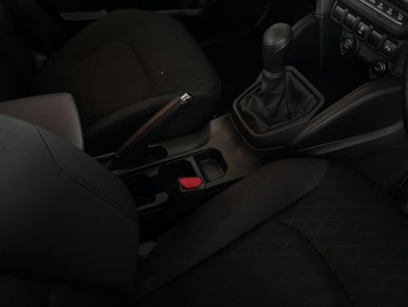 2025-Toyota-Urban-Cruiser-15-XS_18
