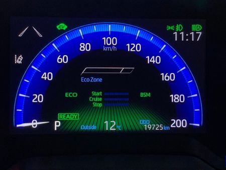 2024-Toyota-Corolla-Cross-18-XR-Hybrid_10
