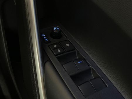 2024-Toyota-Corolla-Cross-18-XR-Hybrid_18