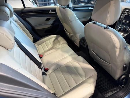 2016-Volkswagen-Golf-VII-20-TDI-Highline-Auto_11