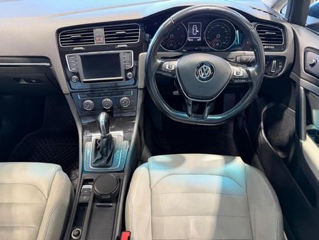2016-Volkswagen-Golf-VII-20-TDI-Highline-Auto_8