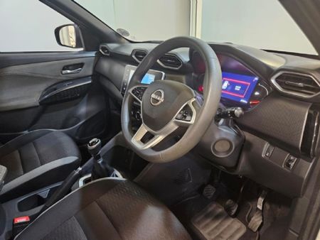 2025-Nissan-Magnite-10-Acenta_9