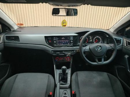 2018-Volkswagen-Polo-10-TSI-Trendline_8