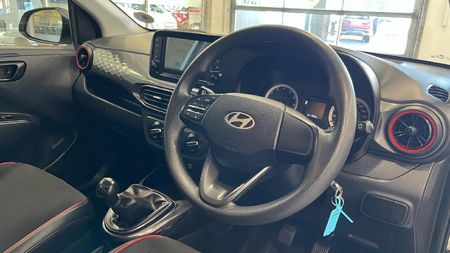 2025-Hyundai-Grand-i10-10-Motion_12