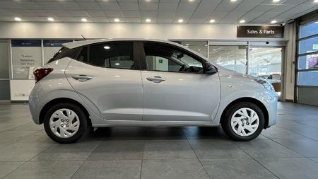 2025-Hyundai-Grand-i10-10-Motion_19