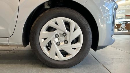 2025-Hyundai-Grand-i10-10-Motion_7