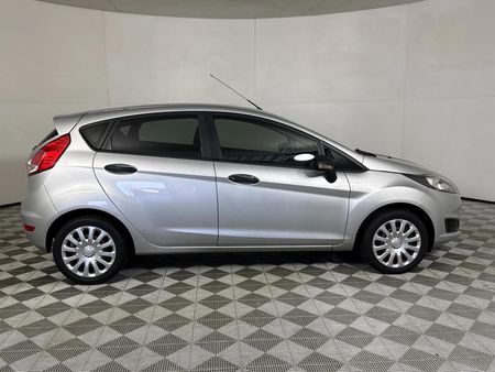 2017-Ford-Fiesta-14-Ambiente-5-dr_17