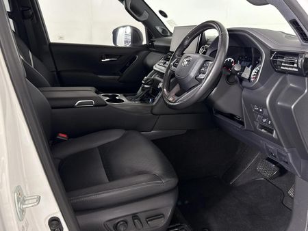2024-Toyota-Land-Cruiser-300-V6-33-D-GR-S_9