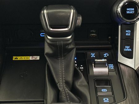 2024-Toyota-Land-Cruiser-300-V6-33-D-GR-S_10