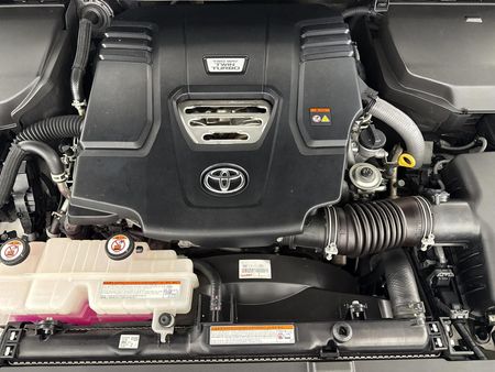 2024-Toyota-Land-Cruiser-300-V6-33-D-GR-S_12