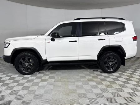 2024-Toyota-Land-Cruiser-300-V6-33-D-GR-S_18