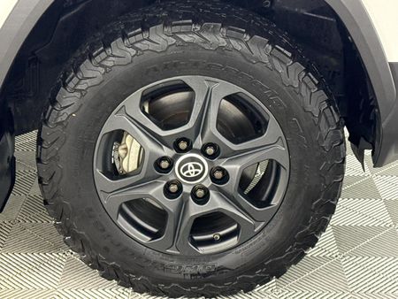 2024-Toyota-Land-Cruiser-300-V6-33-D-GR-S_5