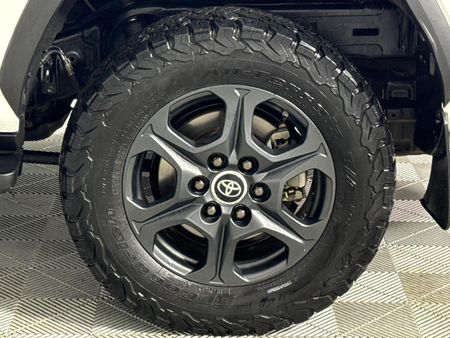 2024-Toyota-Land-Cruiser-300-V6-33-D-GR-S_6