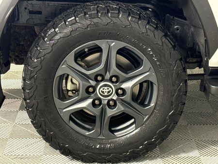 2024-Toyota-Land-Cruiser-300-V6-33-D-GR-S_7
