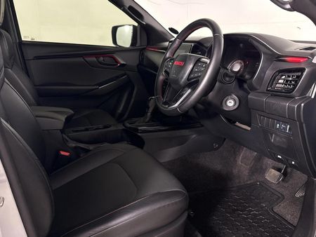 2026-Isuzu-D-Max-19-DDI-HR-X-Rider-Auto-Double-Cab_9