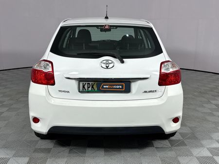 2011-Toyota-Auris-13-X_15