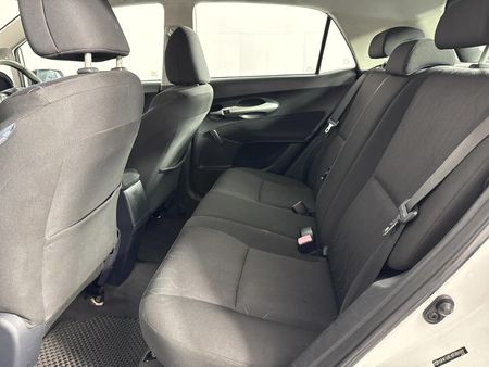 2011-Toyota-Auris-13-X_3