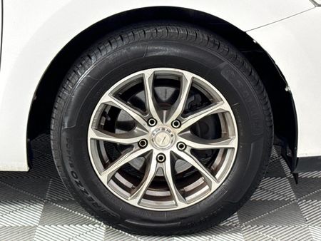 2011-Toyota-Auris-13-X_4
