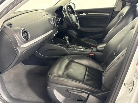 2014-Audi-A3-Sportback-14-TFSI-Auto_8
