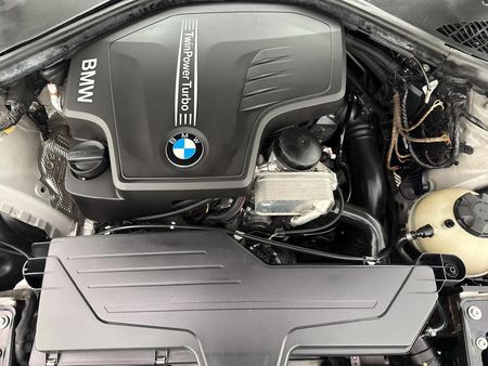 2013-BMW-3-Series-320i-Auto_11