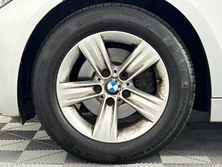 2013-BMW-3-Series-320i-Auto_3