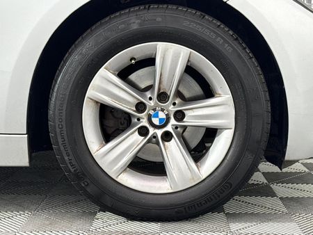 2013-BMW-3-Series-320i-Auto_4