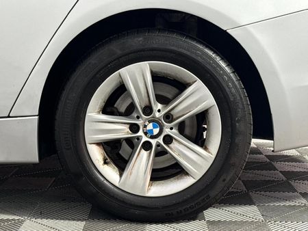 2013-BMW-3-Series-320i-Auto_5