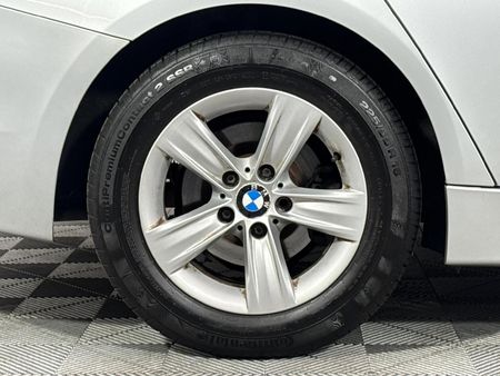2013-BMW-3-Series-320i-Auto_6