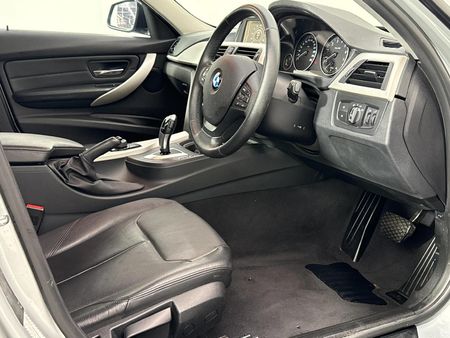 2013-BMW-3-Series-320i-Auto_8