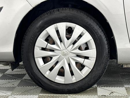 2018-Toyota-Yaris-15-XI-5-dr_4