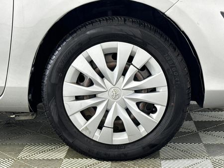 2018-Toyota-Yaris-15-XI-5-dr_5