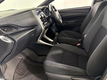 2018-Toyota-Yaris-15-XI-5-dr_8